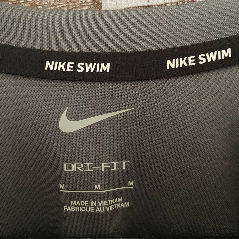 Nike Swim Men's Long-Sleeved Shirt Size M Gray Dri-Fit Logo UPF40 - Picture 7 of 7